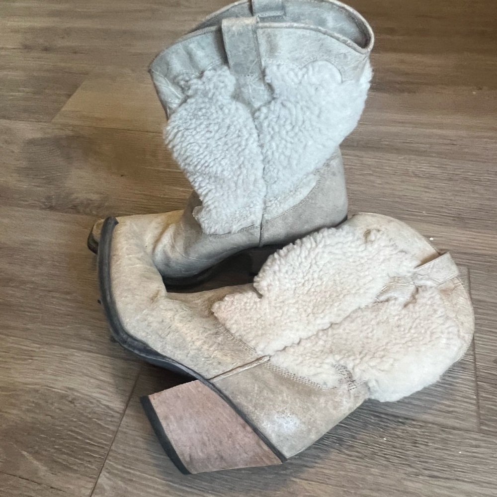 EUC, Alexander McQueen Women Cowboy Boots.Size 9.5/10.Off white leather fur. - Picture 2 of 3